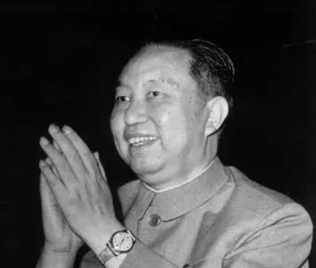 他是毛主席选定的接班人之一，犯下一个致命错误，1980年主动辞职