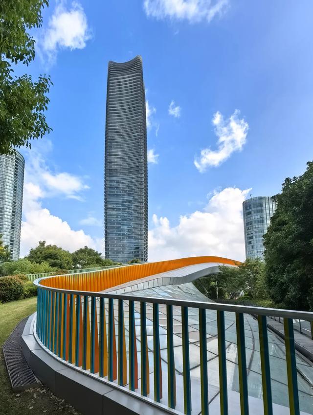 上海十大最美高楼排名!云端上的三件套简直绝了,第一实至名归!