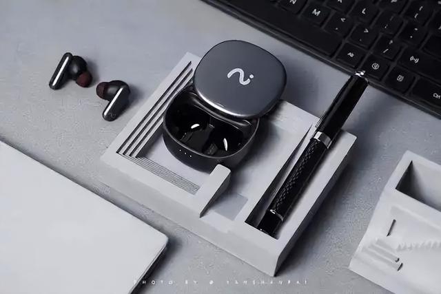 拒做“贴牌AI”：这家小公司如何凭AI耳机，撬动大厂资源狂飙突进