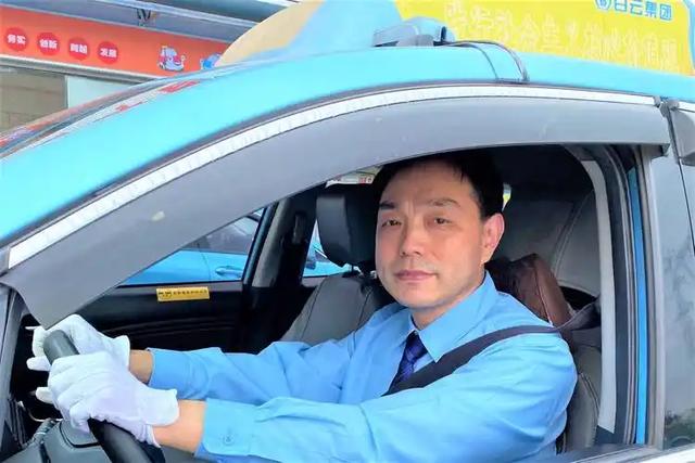 乘客嫌贵、司机哭穷,就连网约车平台也在卖惨,钱到底被谁赚走了