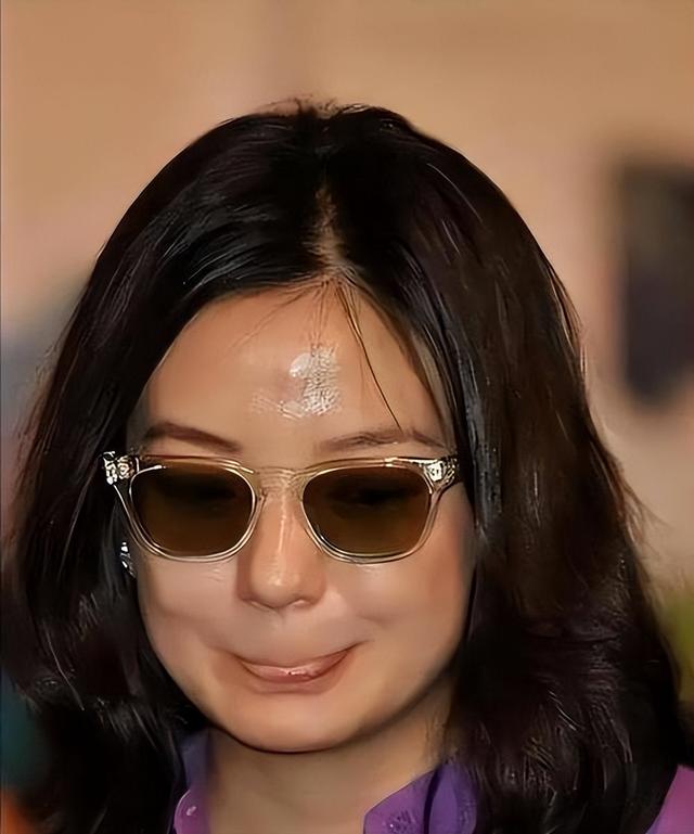 拔出萝卜带出泥！49岁赵薇近况被曝，原来圈内封杀只是冰山一角