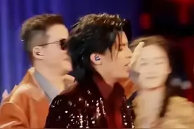 五条人好会过日子，拿了45万出场费，唱完把六千多的演出服退了图片