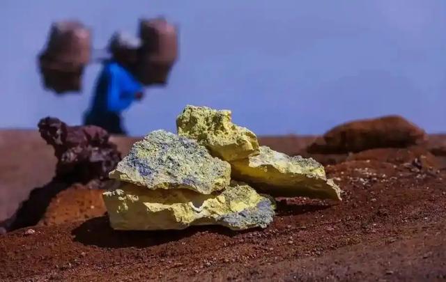 中国稀土新规反手封喉	，川普‘牛毛论’当场翻车，新疆成最大王牌