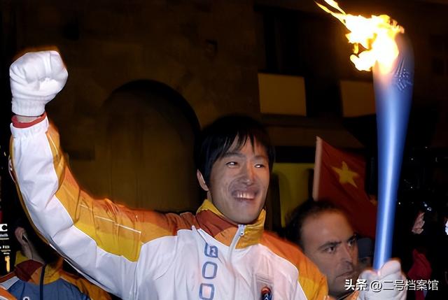 官媒对成龙的称呼变了！三字之差释放强烈信号	，王晶真没说错