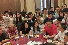 茅台股东大会：招待晚宴改为自助餐，飞天茅台变蓝莓果汁图片