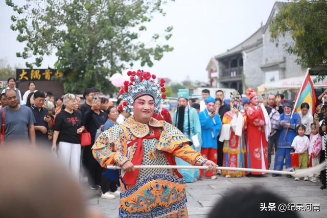 今天，2025“古城有戏”国庆专场起热闹开锣，至10月8日好戏连台