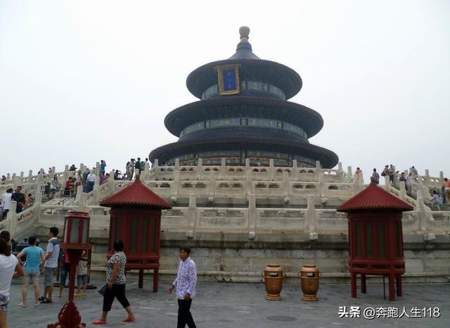 古木参天、绿草如茵，天坛景色秀