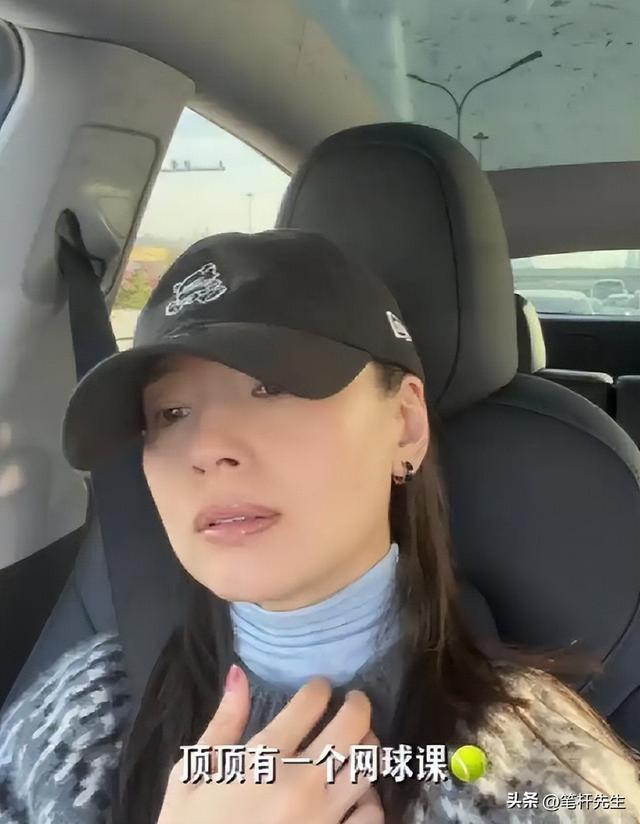 董洁独居北京日常曝光，无保姆亲自带娃	，豪宅里藏着烟火气