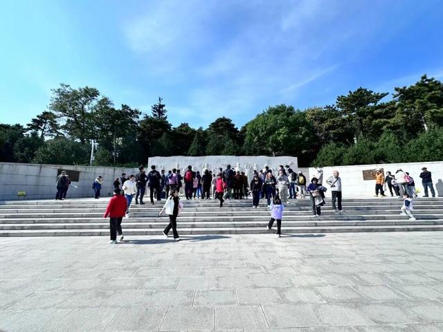 《沉默的荣耀》热播后，西山无名英雄广场迎来瞻仰热潮