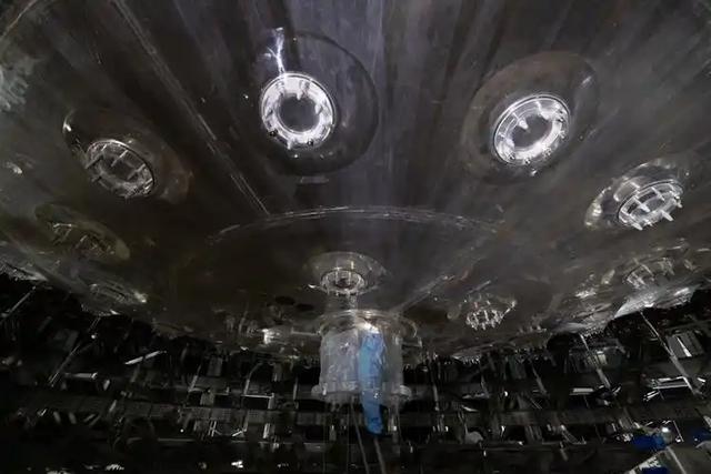 核电站旁挖700米深坑干啥？中国藏了个粒子侦探，揭秘宇宙往事