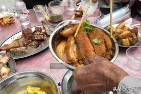 广西酒席打包的全过程：扣肉和白斩鸡基本没吃，青菜一根不剩！图片