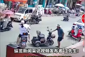 江苏大爷误拧电车把自己带倒，反讹旁边小伙，警方介入，评论炸了图片