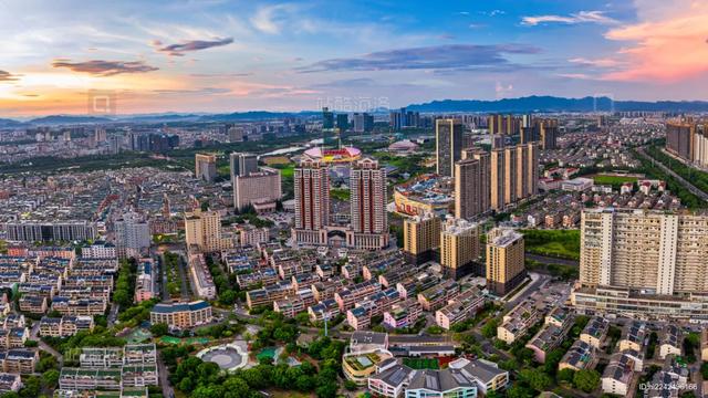 义乌火了！外国人扎堆来淘宝，这座小城凭什么逆袭成旅游新宠？