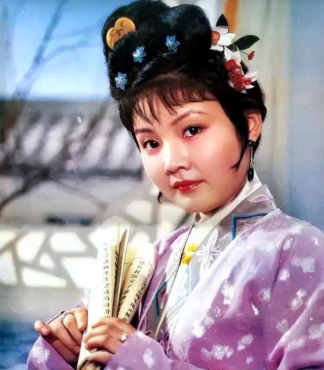 她11岁被导演看中，与名导同居多年被抛弃，如今复出却无人问津