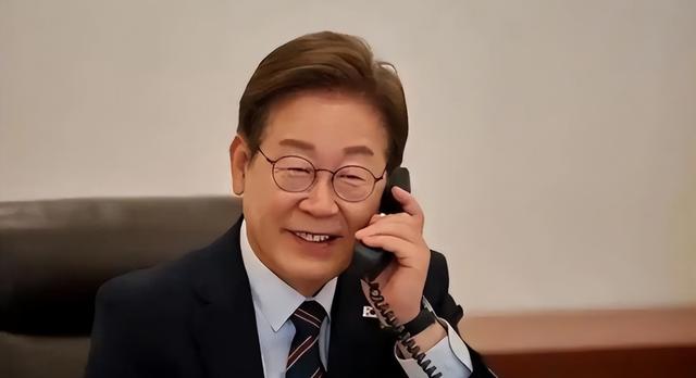 九三阅兵越来越近，李在明发现得罪不起中国，决定派人送上亲笔信