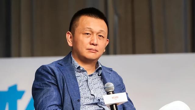 争议缠身仍加码！美女投资人任月之暗面总裁，押注AI战场定输赢？