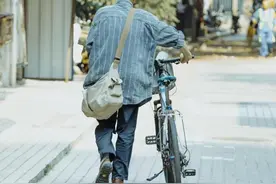 建林夜话：人生旅途，愿我们都能踏出独属自己的光明大道图片