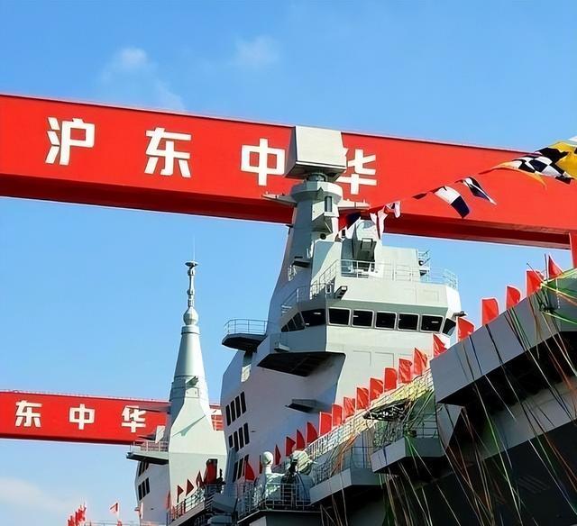 中国被骗了？当我们猛造航母的时候，美国却开始重点打造两栖舰