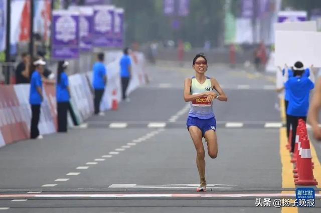 “最快女护士	”张水华：今日在医院上班，未参加福州马拉松；护士长：是正常排班	，没有特殊照顾也不会针对她