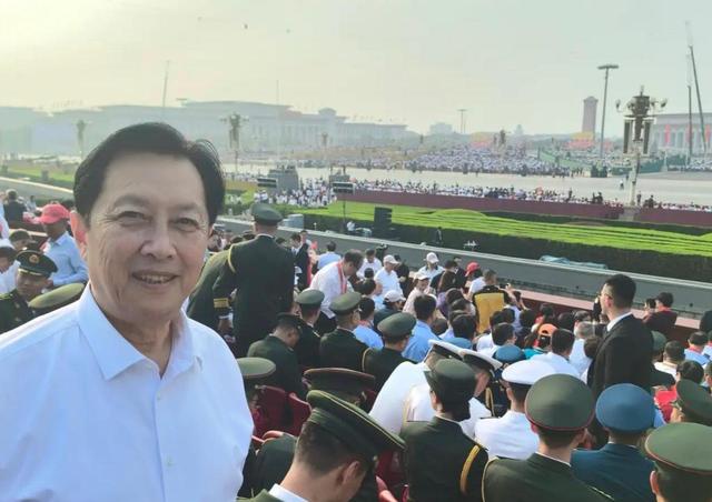 93阅兵解说员揭晓，不是康辉，不是李梓萌，而是央视这两位主持人