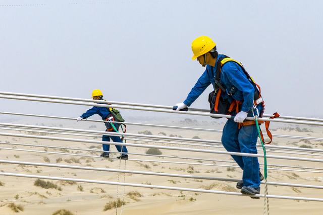 环塔里木盆地750千伏输电线路且末—若羌区段首检验收完成