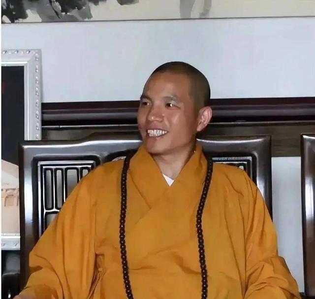 释永信翻车后，最惨的不是他，而是捐46亿，想要葬身少林的蔡志忠