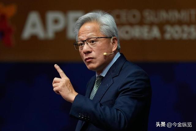 AI芯片战火升级！黄仁勋：教特朗普赢AI，他却坚持宁可让中国赢？