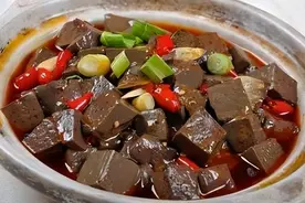 吃完动物血的第二天，排出黑便，说明身体在排毒？不少人理解错了图片