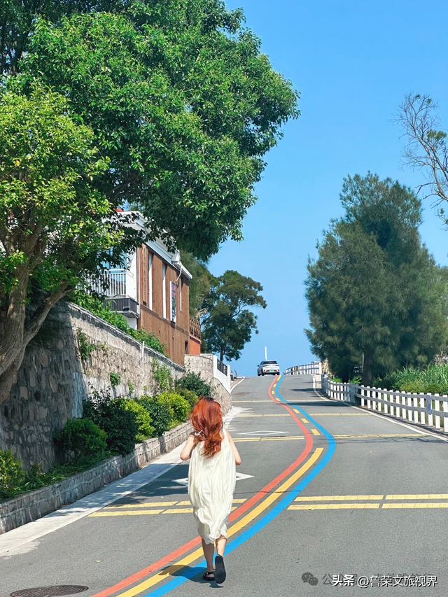 人少景美的宝藏小县城：藏着绝美海岛，一半草原一半海