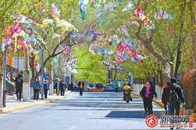 打卡乌鲁木齐“爱情巷” 一条背街小巷的浪漫变身图片
