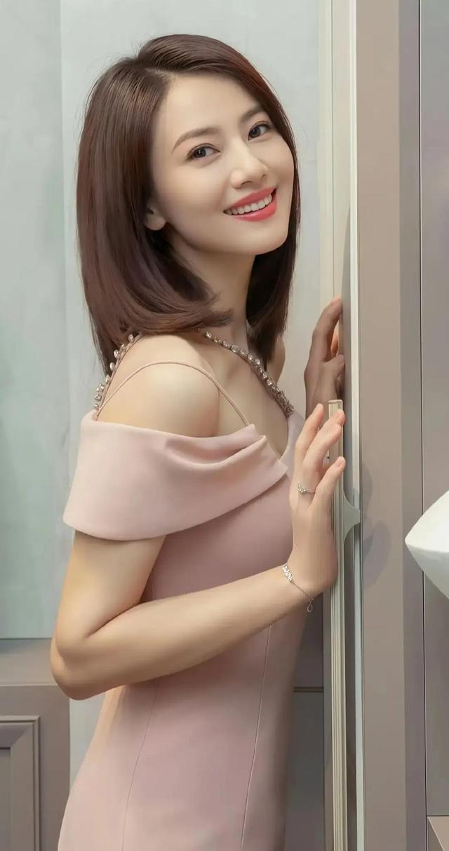 封杀10年都忘不掉！她的性感美到窒息，至今无人超越