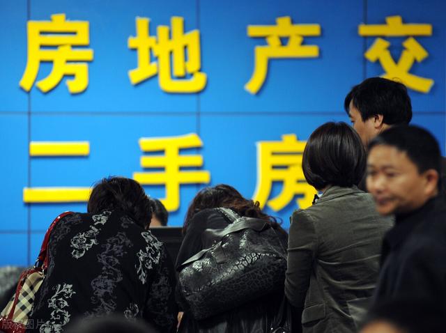 市场的焦虑者从买房人变成了卖房人