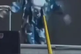 闹大了！高校女生军训热舞走光后续图片