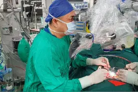 阿尔茨海默病患者手术后认出家人，主刀医生：要慎重，不适用所有患者图片