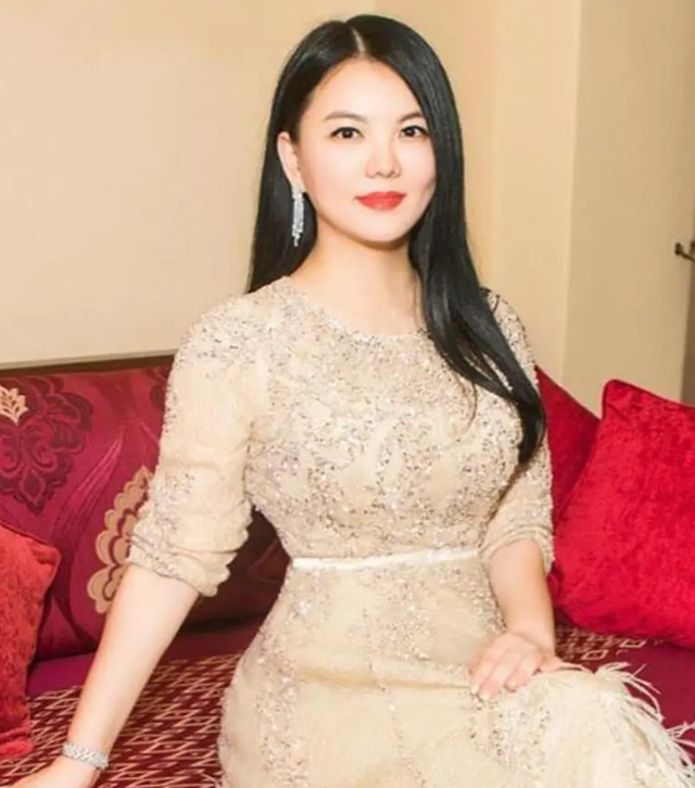 李湘也没想到，11年前让她怀二胎的人	，如今竟成为她的“救赎	”