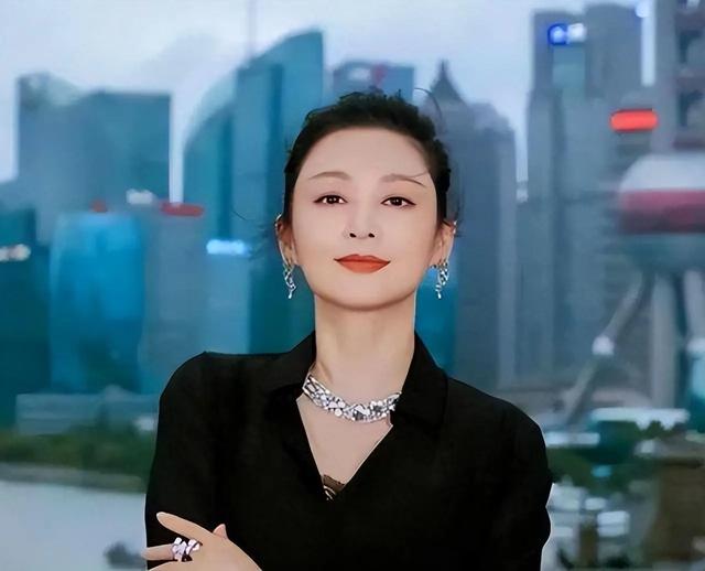 长得太美被导演占为己有？4年后生下大明星儿子，16岁开始争光了