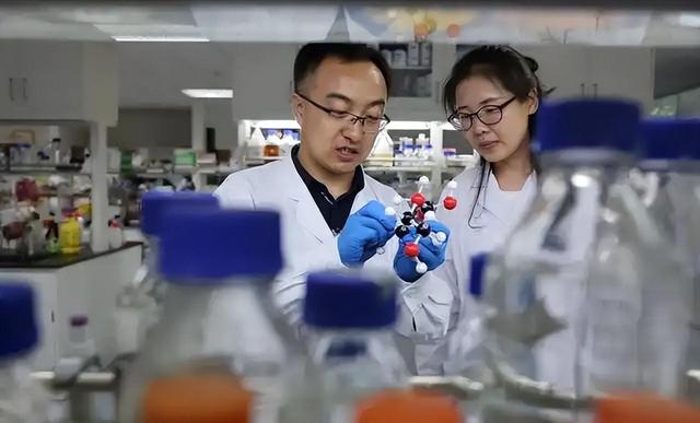 征收250%关税？特朗普又反悔，来北京吃晚宴可以，但须满足1条件