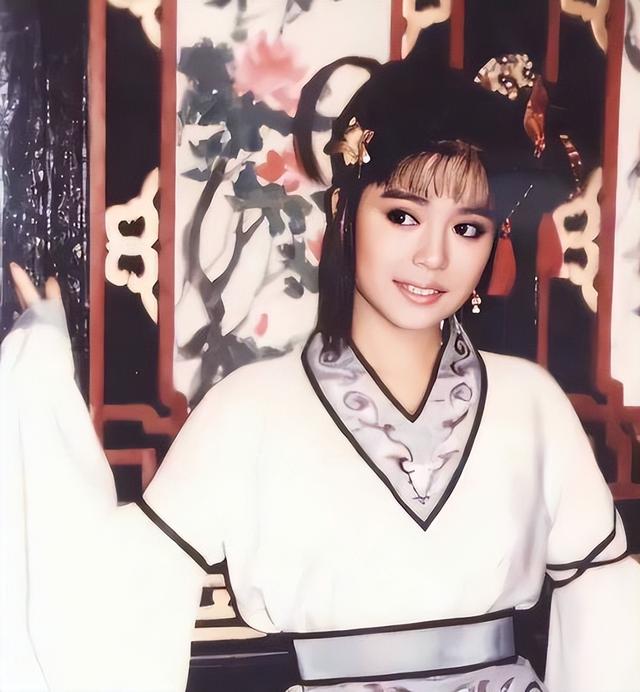 被畸形母爱毁掉的星二代：母乳12年，同床15年，荒唐的事还在后面