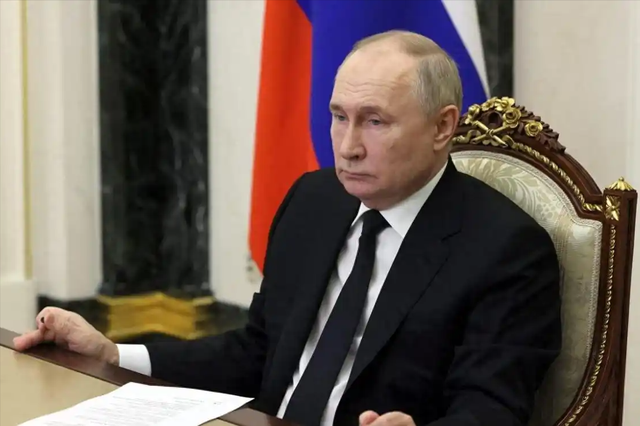 美俄斗法升级！海燕出鞘破局，俄罗斯1.7万核导弹直戳美国本土