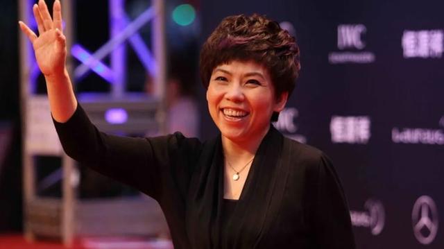 涉贪腐被带走、败光20亿	、移民改国籍，邓亚萍身上的谣言太离谱