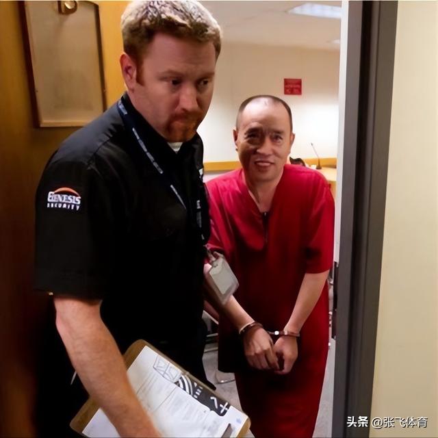 赖昌星妻子曾明娜现状，独居3000平老宅，做饭弄花草活成人生赢家