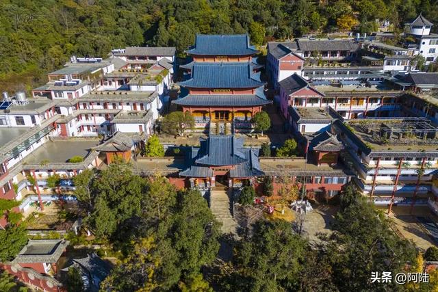 《徐霞客游记》中两次提及的报恩寺就在大理鸡足山上，但路况堪忧