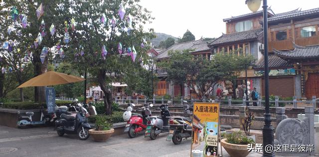 丽江古城大水车及周边景色