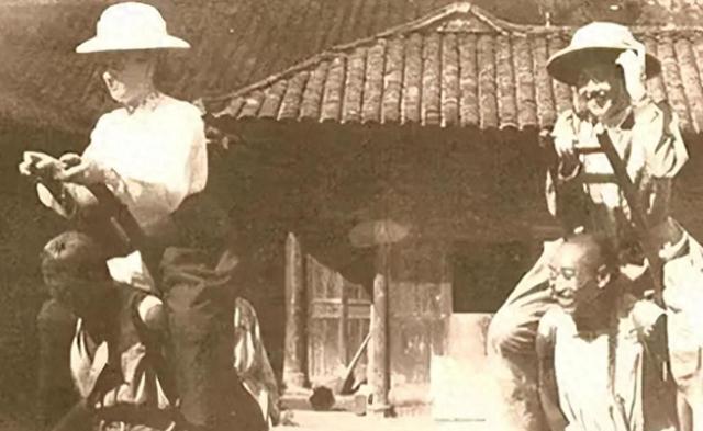 历史那些不堪入目的照片，尺度让你大开眼界，看看你看过哪几个？