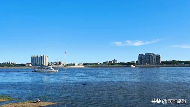 大黑河岛：一江之隔，两国风情