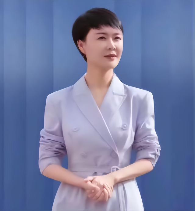 贺娇龙后事曝光：遗体连夜转回老家，丈夫一直不理解	，不想让她干