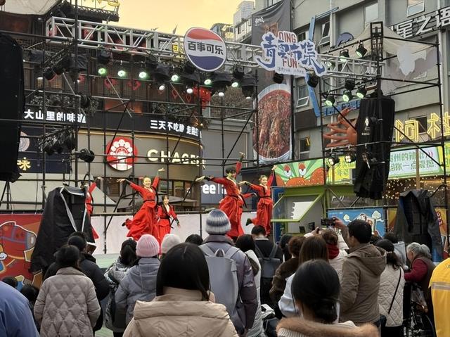 2025多彩贵州景区（街区）驻场文艺演出亮相青云市集