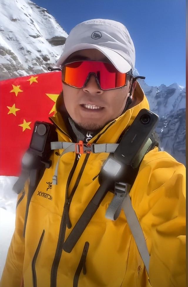 启孜峰生死救援，还剩100米登顶，他选择放弃，救回失温大学生