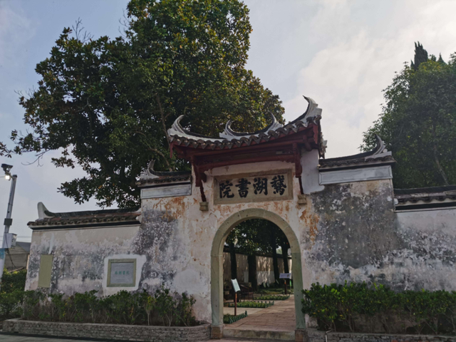 朱虹 杨文：徐霞客遨游赣鄱