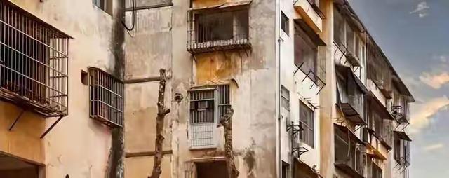 新利好，住建部定调：楼龄满25年以上的老房子，业主有望受益！